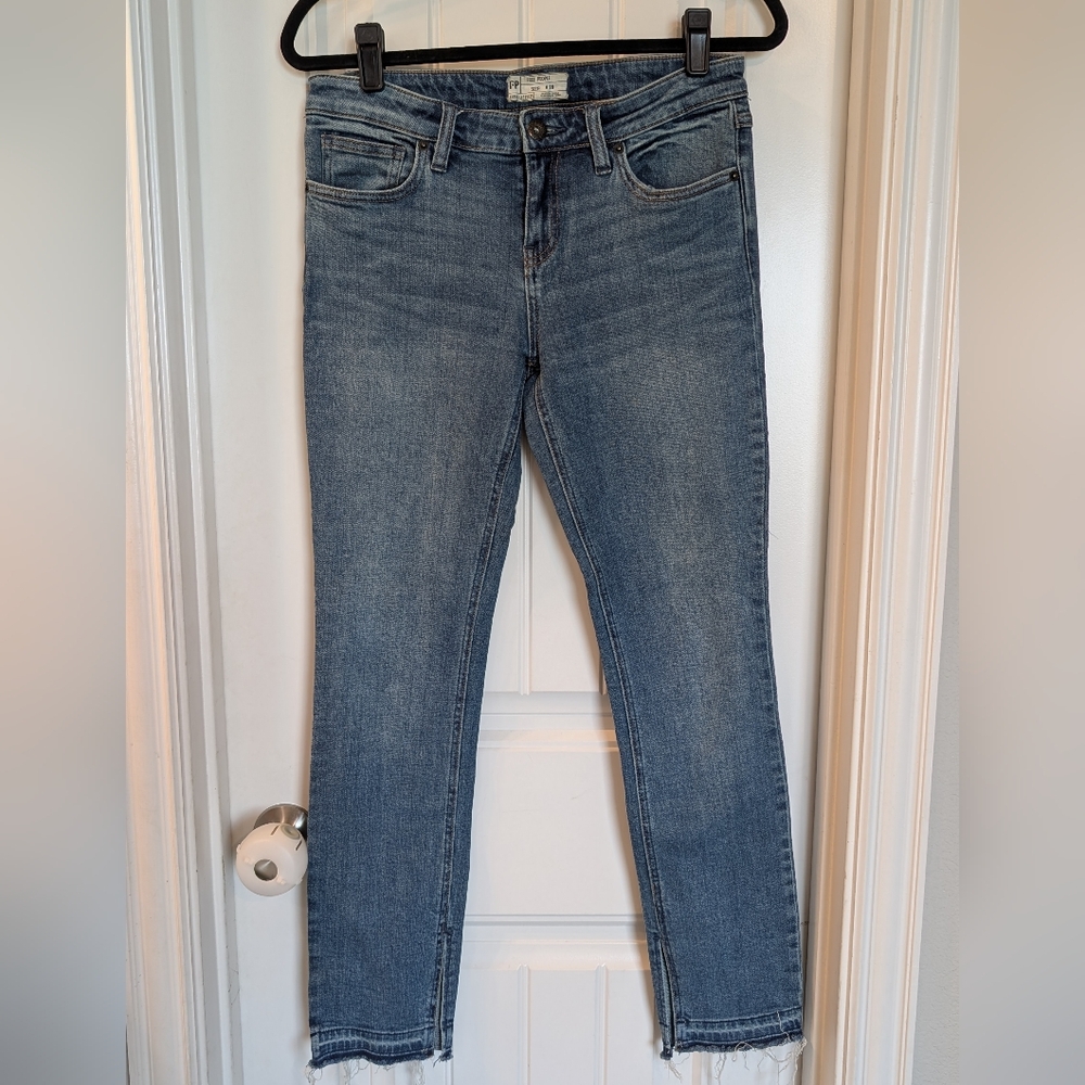 Women’s Blue Skinny Jeans - Free People 28 Raw Split Hem
